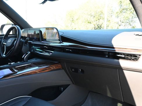 Used 2024 Cadillac Escalade Premium Luxury image 26