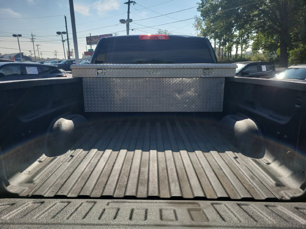 Used 2018 Chevrolet Silverado 1500 LT w/ Redline Edition AWD/4WD image 13