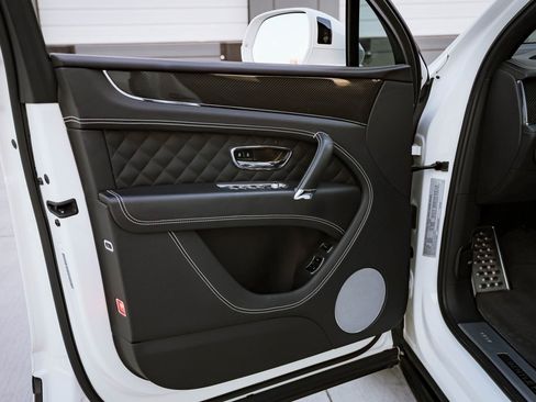 Used 2019 Bentley Bentayga image 16