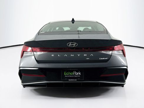 Used 2025 Hyundai Elantra Limited FWD image 7