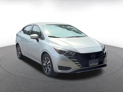Used 2025 Nissan Versa SV FWD image 3
