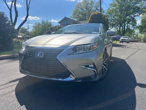 Used 2018 Lexus ES 350 w/ Luxury Package w/Wood Trim FWD image 2