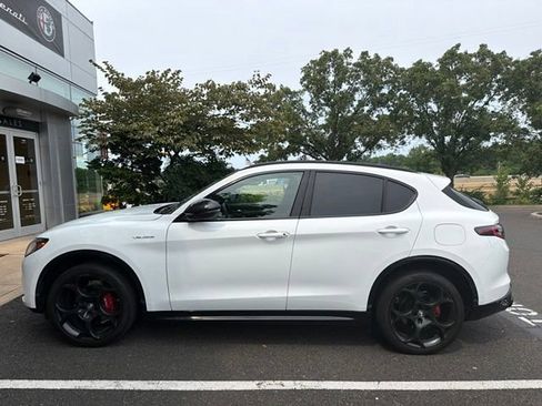 Used 2024 Alfa Romeo Stelvio Veloce AWD/4WD image 3