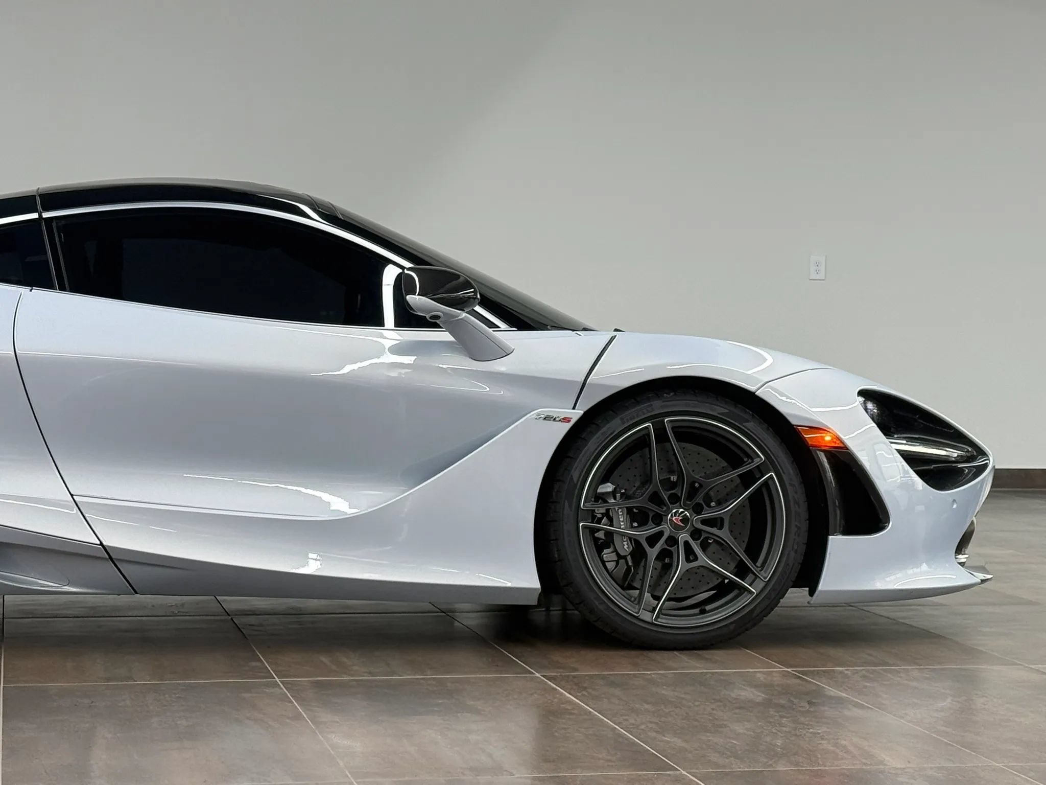 Used 2018 McLaren 720S RWD image 14