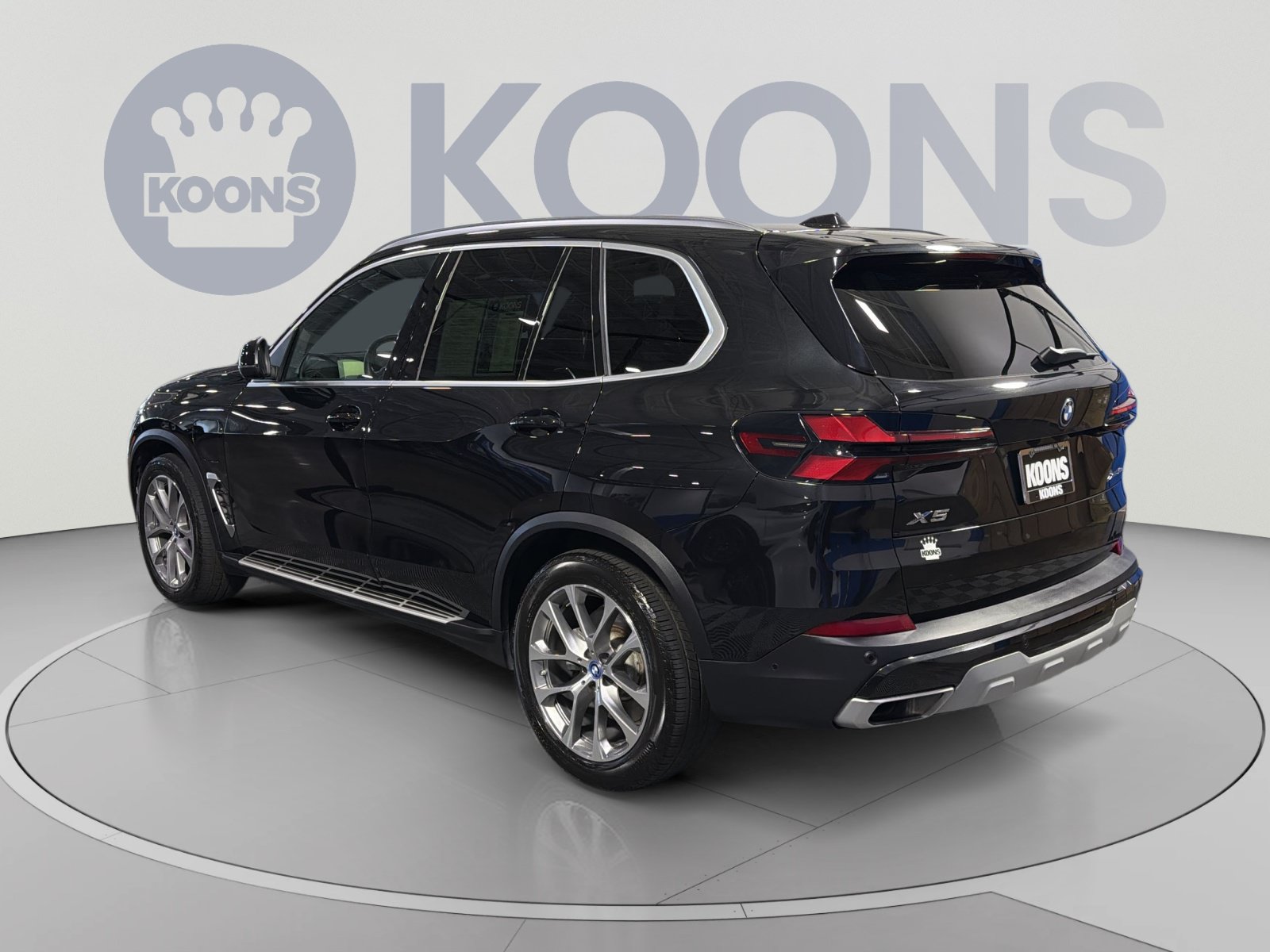 Used 2025 BMW X5 xDrive50e AWD/4WD image 4