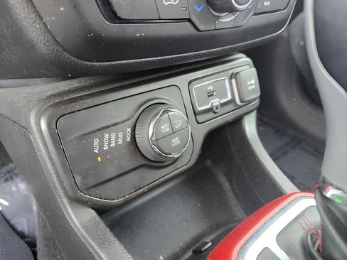 Used 2020 Jeep Renegade Trailhawk w/ Premium Leather Group image 20