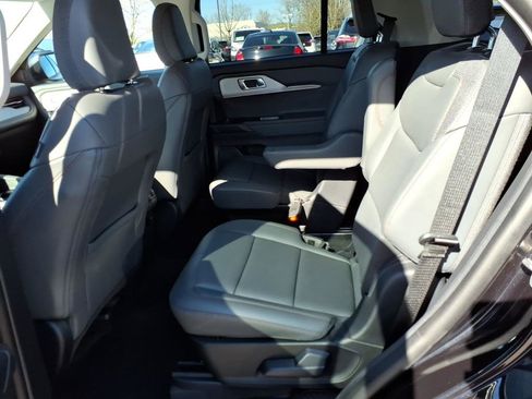 Used 2025 Ford Explorer Active w/ Active Comfort Package AWD/4WD image 10