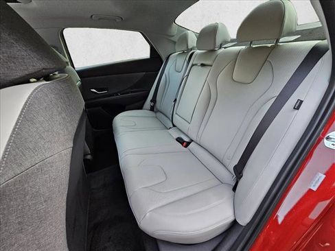 Used 2025 Hyundai Elantra Limited FWD image 18