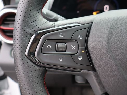 Used 2025 Chevrolet Trax RS w/ Sunroof Package image 14