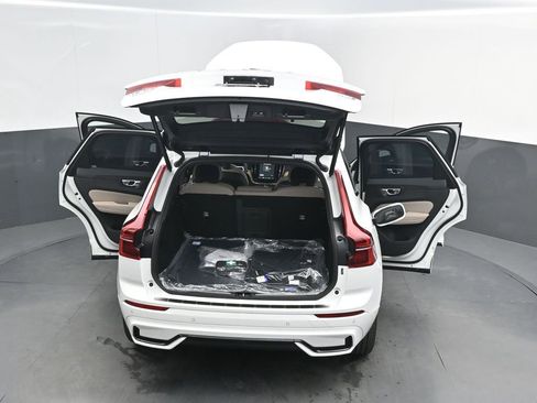 New 2026 Volvo XC60 B5 Plus w/ Protection Package Premier AWD/4WD image 40