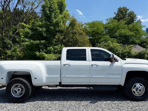 Used 2017 GMC Sierra 3500 Denali w/ Duramax Plus Package AWD/4WD image 9