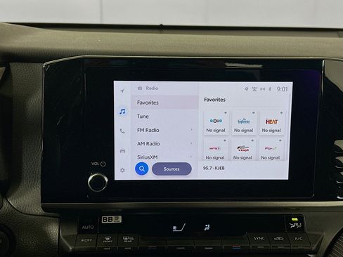 Used 2025 Toyota Camry SE image 19