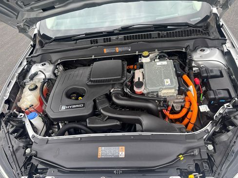Used 2019 Ford Fusion SE FWD image 32