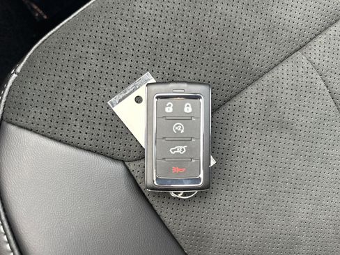 New 2025 Jeep Grand Cherokee L Altitude image 30