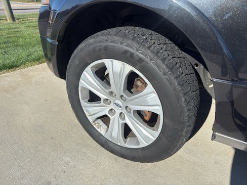 Used 2015 Ford Expedition Platinum image 4