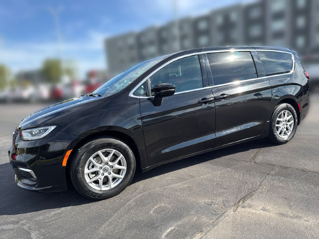 Used 2025 Chrysler Pacifica Select FWD 360° Tour