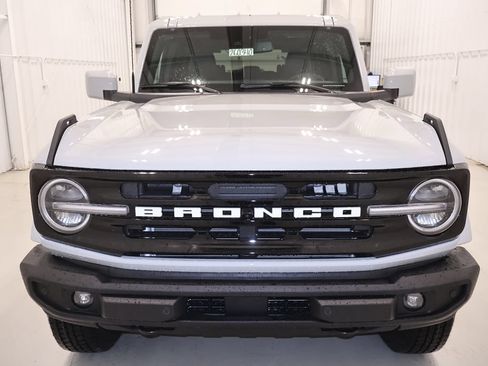 New 2026 Ford Bronco Outer Banks AWD/4WD image 4