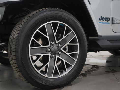 Used 2022 Jeep Wrangler Unlimited Sahara image 26