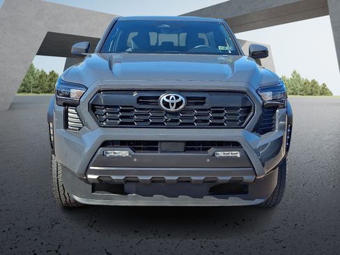 Used 2025 Toyota Tacoma TRD Off-Road image 2