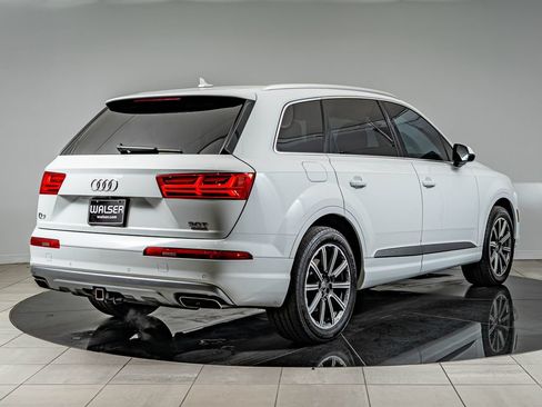 Used 2017 Audi Q7 3.0T Prestige AWD/4WD image 5