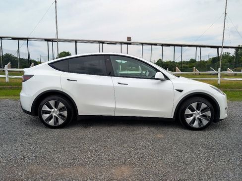 Used 2023 Tesla Model Y Long Range AWD/4WD image 4