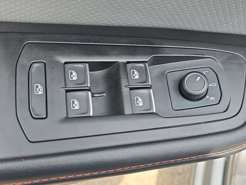 Used 2024 Volkswagen Atlas Peak Edition SE image 28