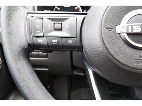 Used 2023 Nissan Rogue SV FWD image 15
