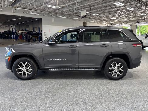 Used 2025 Jeep Grand Cherokee Limited w/ Luxury Tech Group II AWD/4WD image 4