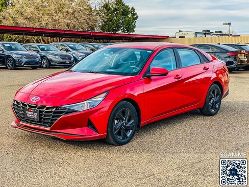 Used 2023 Hyundai Elantra SEL image 4