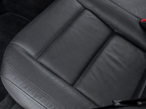 Used 2011 Mercedes-Benz S 550 image 32