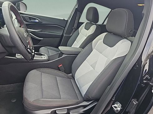 Used 2025 Chevrolet Trax RS w/ Sunroof Package image 14