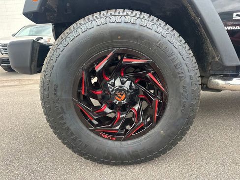 Used 2018 Jeep Wrangler Sport image 17