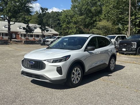 Used 2025 Ford Escape Active w/ Tech Pack #1 FWD image 3