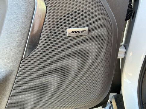 Used 2024 GMC Yukon XL SLT w/ SLT Luxury Package image 24