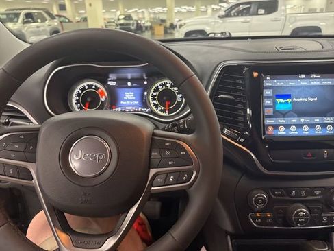 Used 2022 Jeep Cherokee Limited AWD/4WD image 19