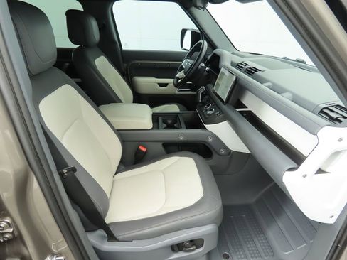 Used 2023 Land Rover Defender 110 X-Dynamic SE image 20