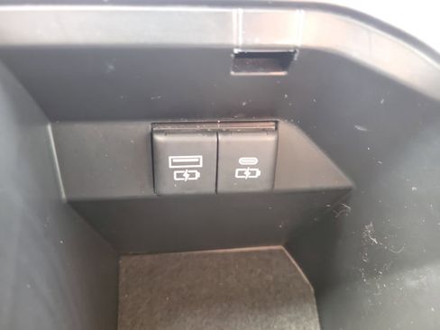 Used 2021 Toyota Camry XSE image 25