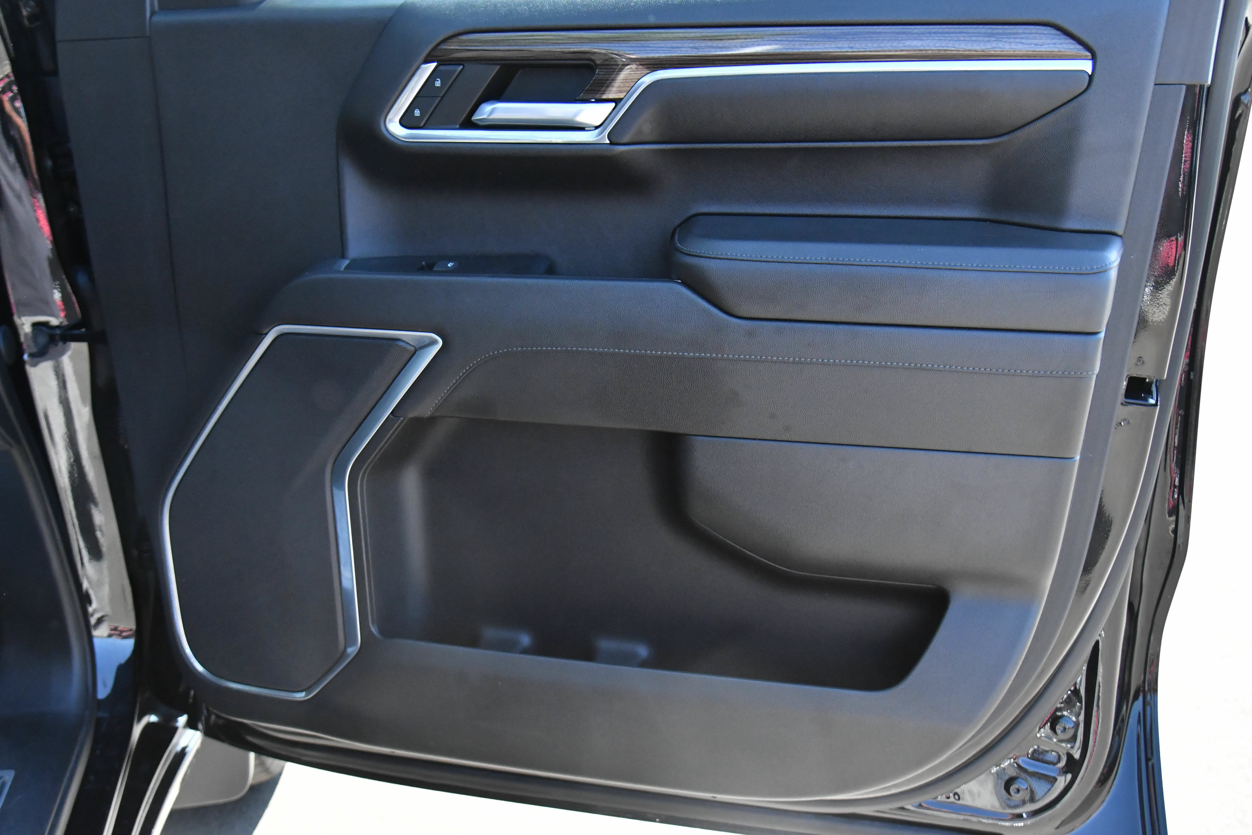 Used 2022 Chevrolet Silverado 1500 LT AWD/4WD image 46