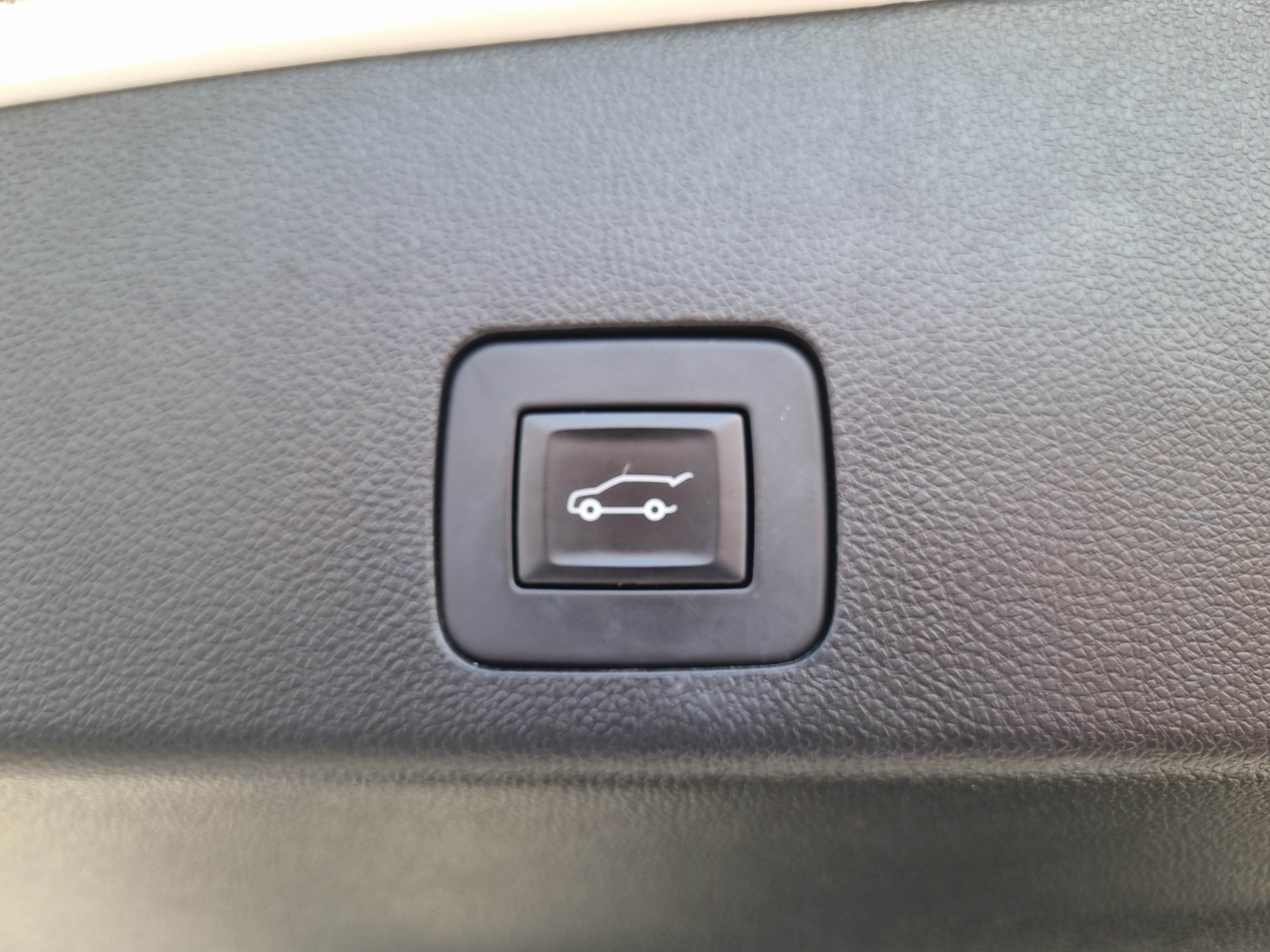 Used 2021 Buick Encore GX Select w/ Advanced Technology Package FWD image 9