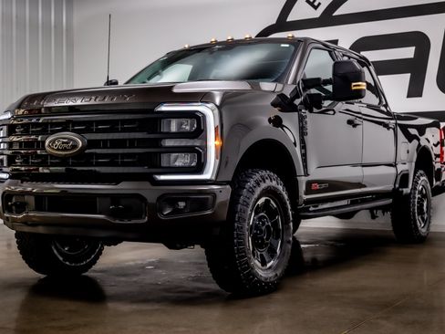Used 2024 Ford F350 XLT w/ Black Appearance Package AWD/4WD image 33