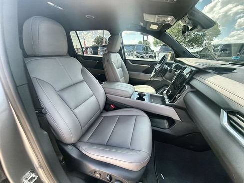 Certified 2026 GMC Acadia Elevation w/ Elevation Premium Package FWD image 27