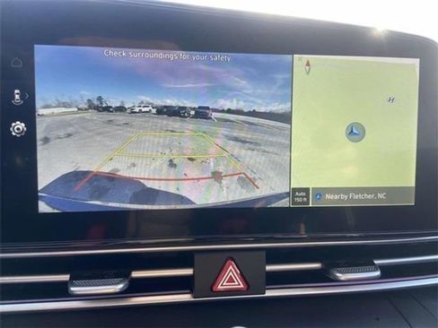 Used 2025 Hyundai Elantra SEL image 11