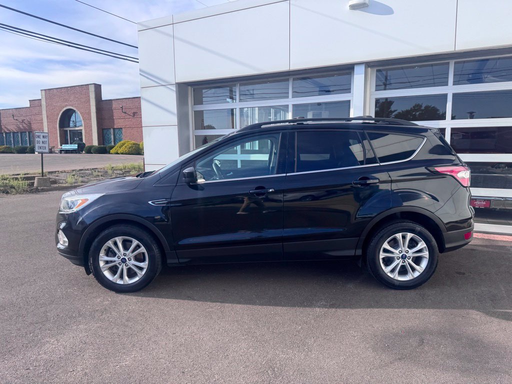Used 2018 Ford Escape SE w/ SE Sync 3 Package AWD/4WD image 2