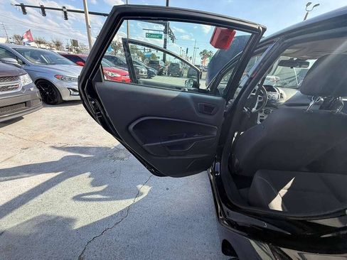 Used 2019 Ford Fiesta SE FWD image 4