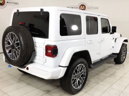 Used 2022 Jeep Wrangler Unlimited Sahara image 3