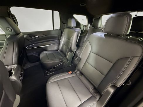 Used 2025 Chevrolet Traverse LT image 22