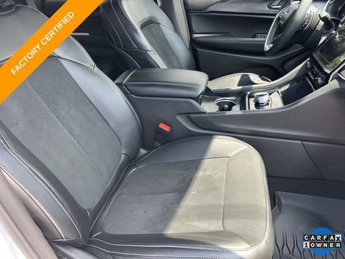 Certified 2025 Jeep Grand Cherokee Altitude w/ MOPAR Finishing Package AWD/4WD image 24