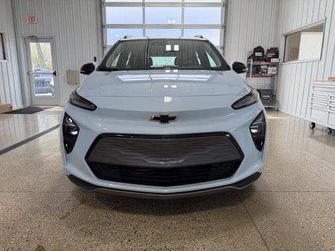 Used 2022 Chevrolet Bolt EUV LT w/ Convenience Package image 9