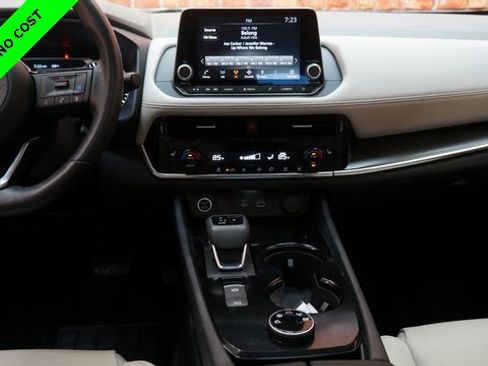 Used 2022 Nissan Rogue SV w/ SV Premium Package image 36