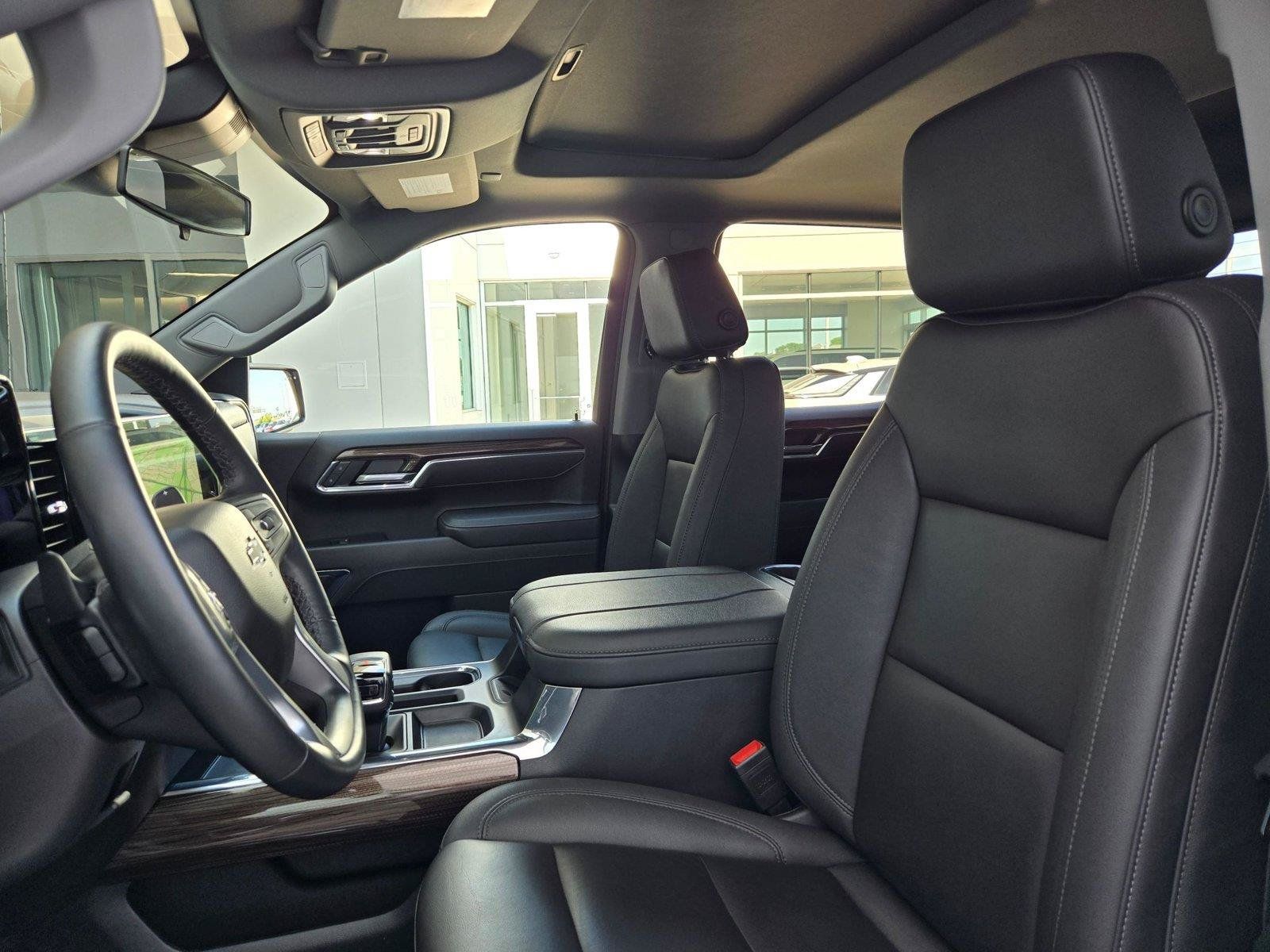 Used 2025 Chevrolet Silverado 1500 LT Trail Boss w/ LT Trail Boss Premium Package AWD/4WD image 31